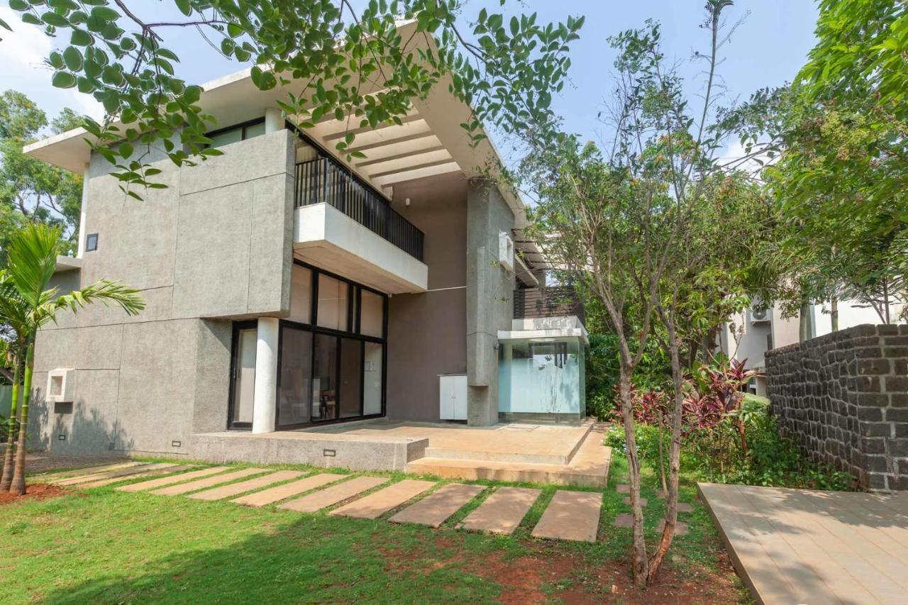 Villa Foresta By Stayvista With Modern Decor, Swimming Pool & Expansive Lawn For A Perfect Escape Лонавала Екстериор снимка