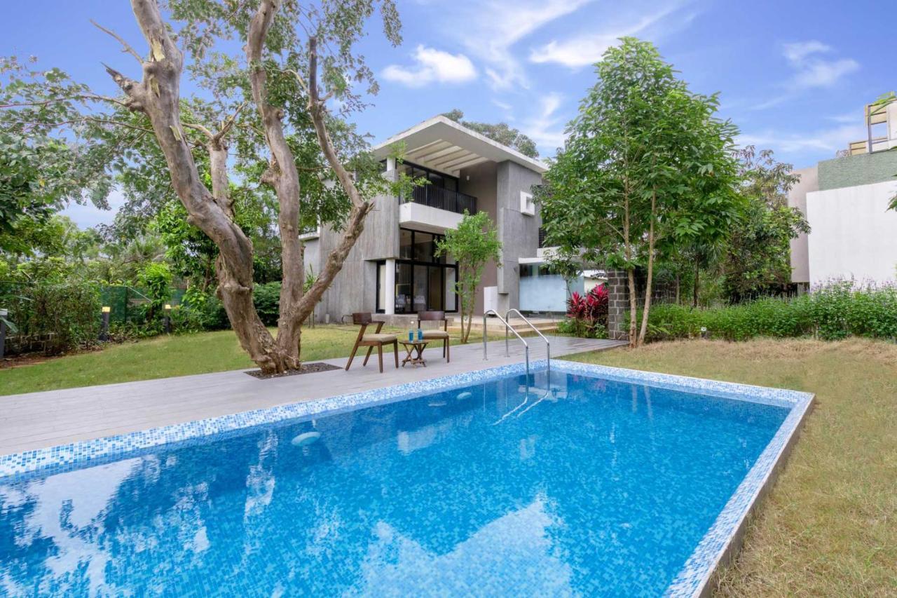 Villa Foresta By Stayvista With Modern Decor, Swimming Pool & Expansive Lawn For A Perfect Escape Лонавала Екстериор снимка