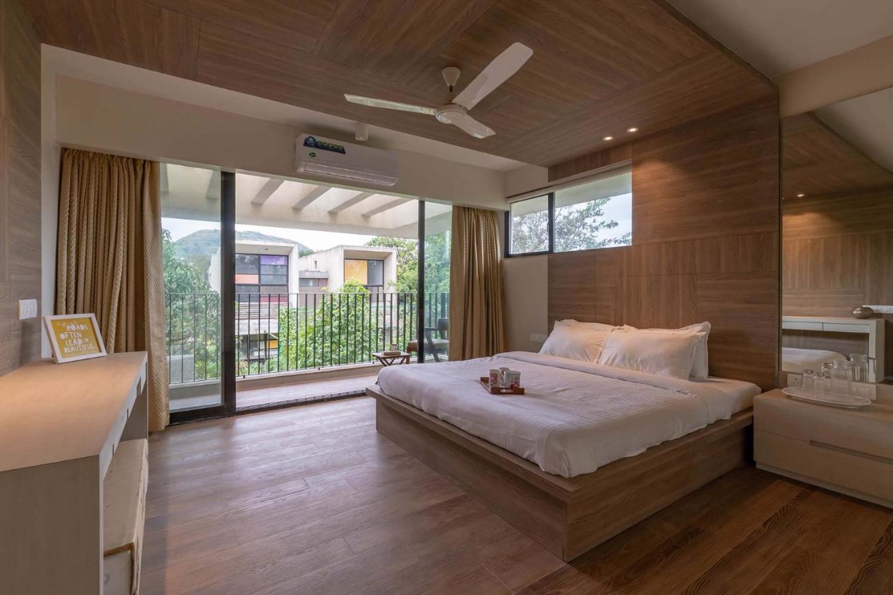 Villa Foresta By Stayvista With Modern Decor, Swimming Pool & Expansive Lawn For A Perfect Escape Лонавала Екстериор снимка