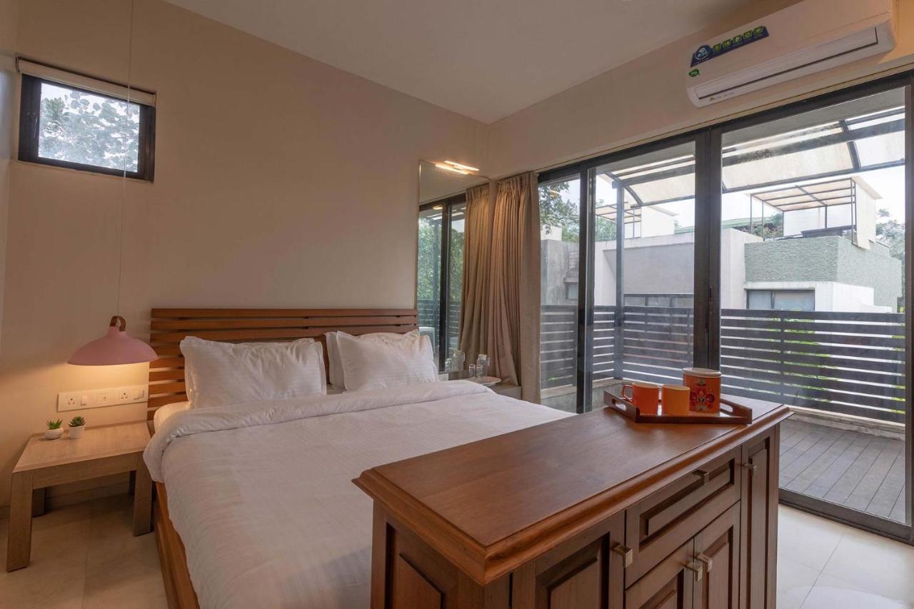 Villa Foresta By Stayvista With Modern Decor, Swimming Pool & Expansive Lawn For A Perfect Escape Лонавала Екстериор снимка