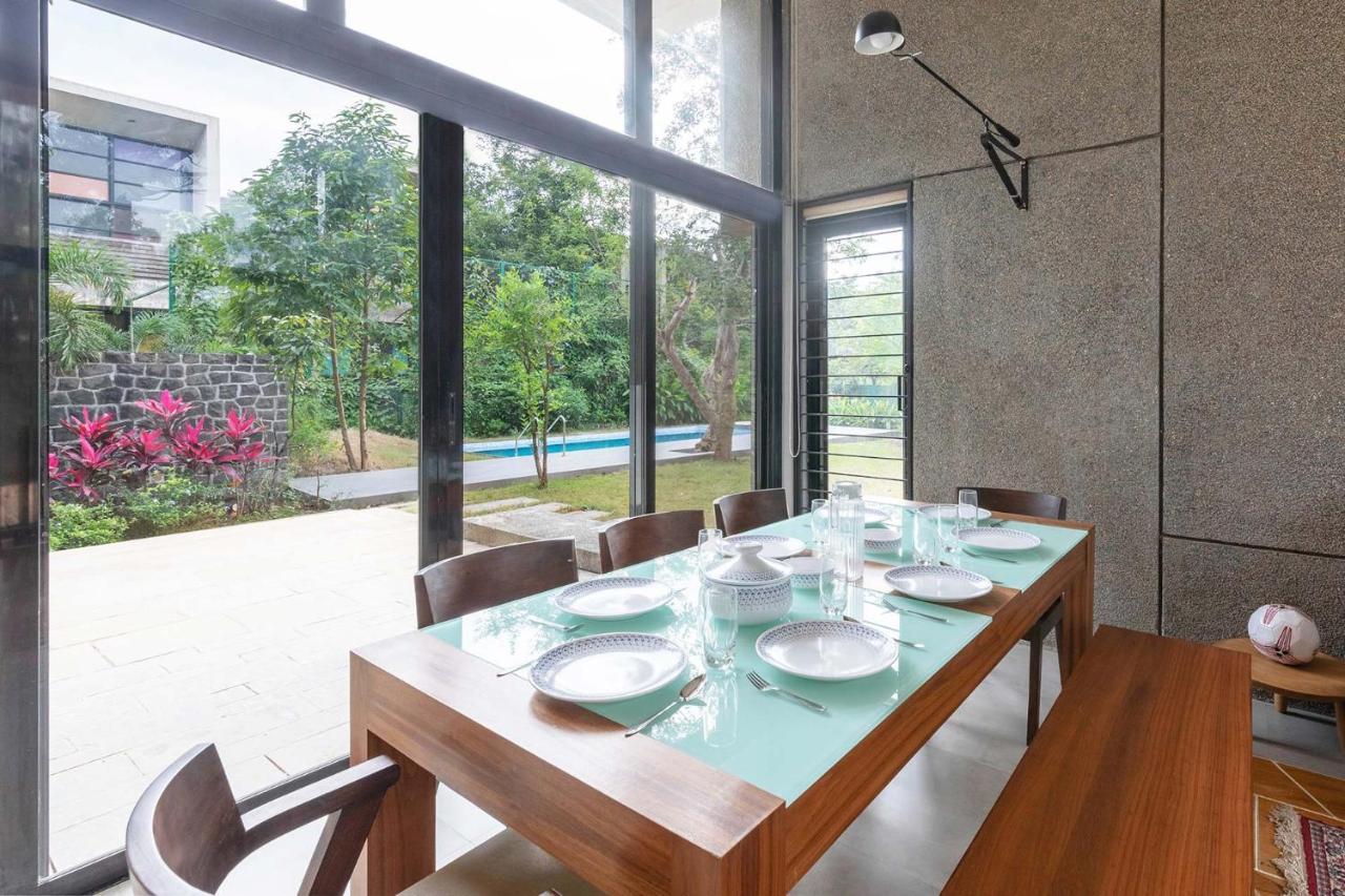 Villa Foresta By Stayvista With Modern Decor, Swimming Pool & Expansive Lawn For A Perfect Escape Лонавала Екстериор снимка